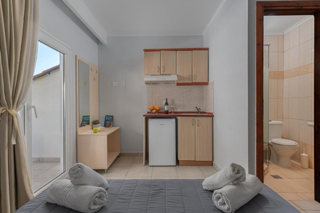 Adonis Hotel 佩科霍里 外观 照片