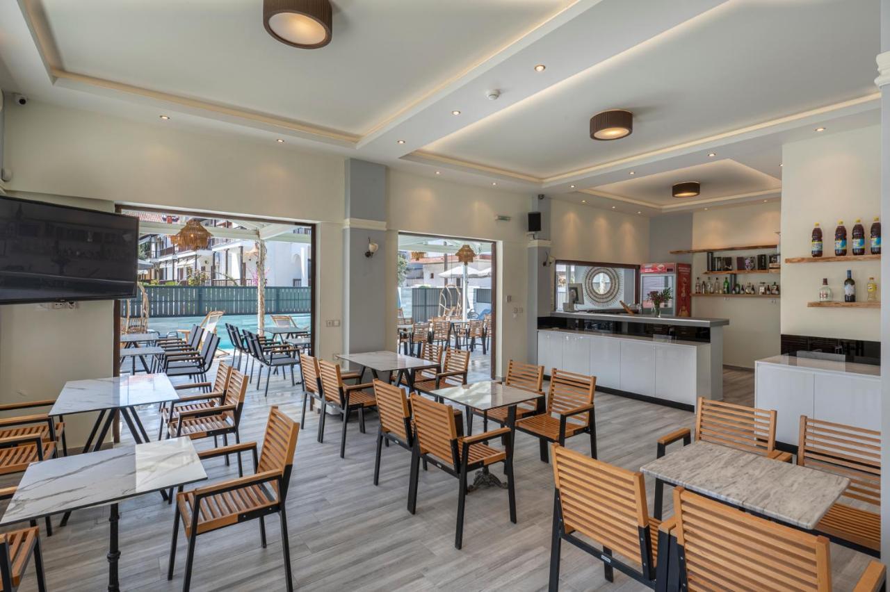 Adonis Hotel 佩科霍里 外观 照片