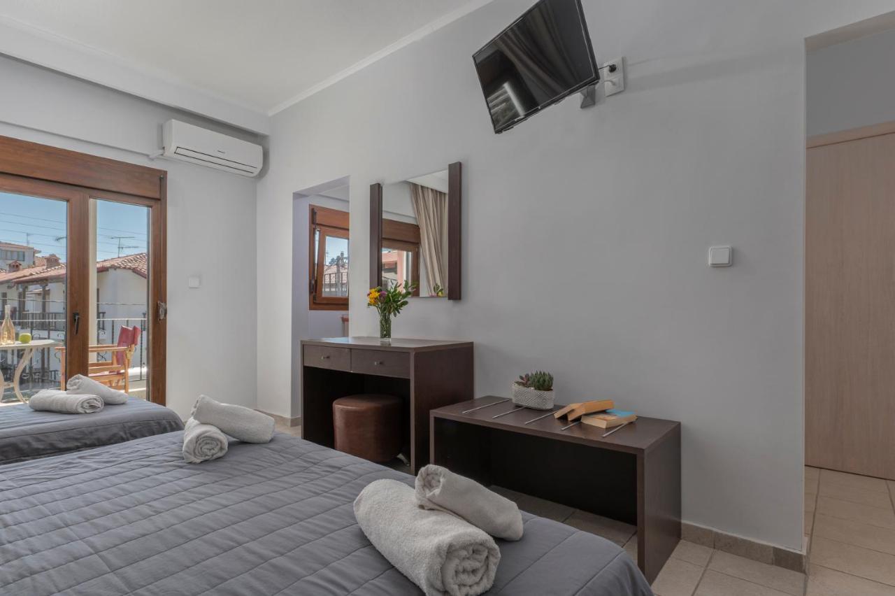 Adonis Hotel 佩科霍里 外观 照片